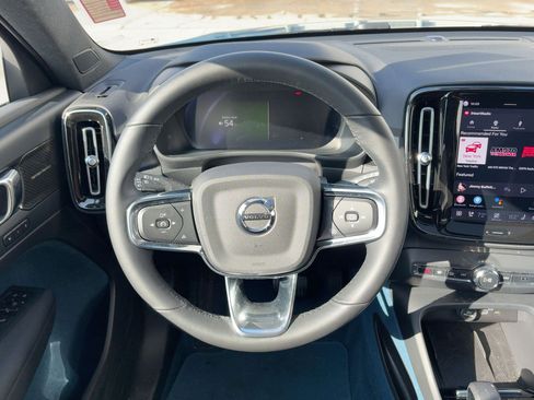 Certified 2023 Volvo XC40 Recharge Ultimate image 17