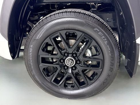 Used 2024 Toyota Tundra Limited image 33