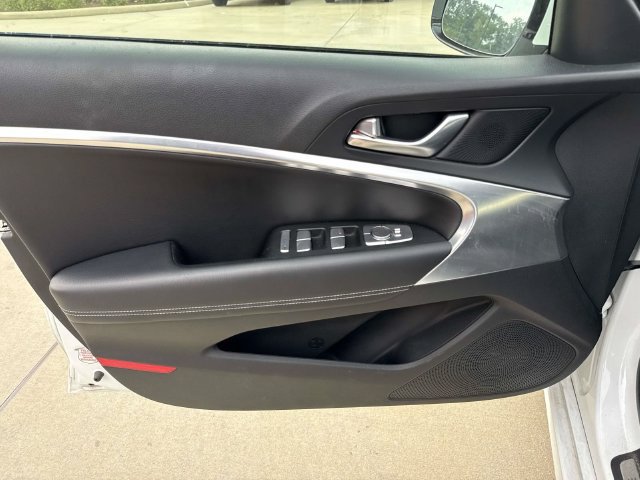 Used 2025 Genesis G70 2.5T RWD image 22