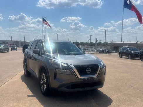 Used 2023 Nissan Rogue SV FWD image 3