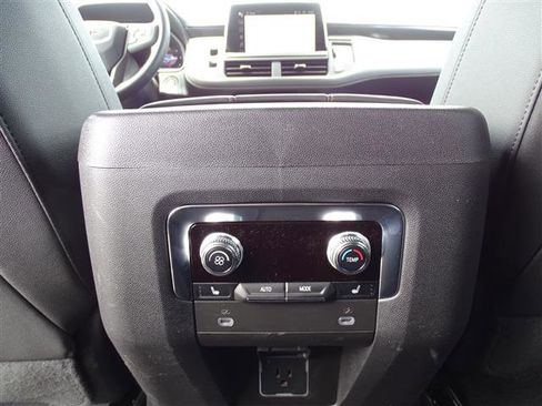 Used 2023 GMC Yukon XL AT4 image 10