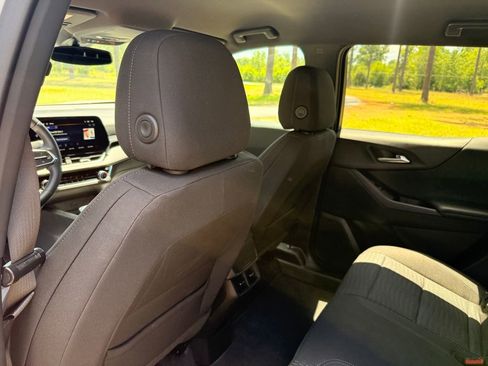 Used 2026 Chevrolet Equinox LT FWD image 25