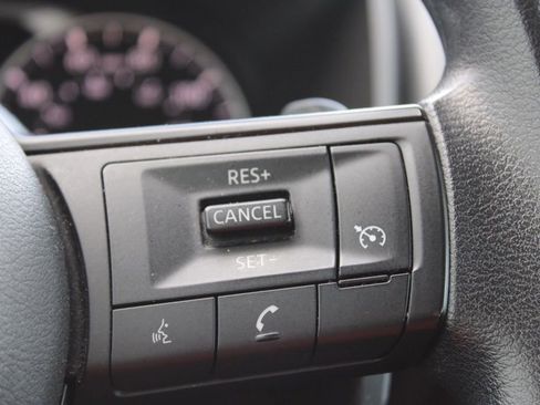 Used 2023 Nissan Rogue S image 27