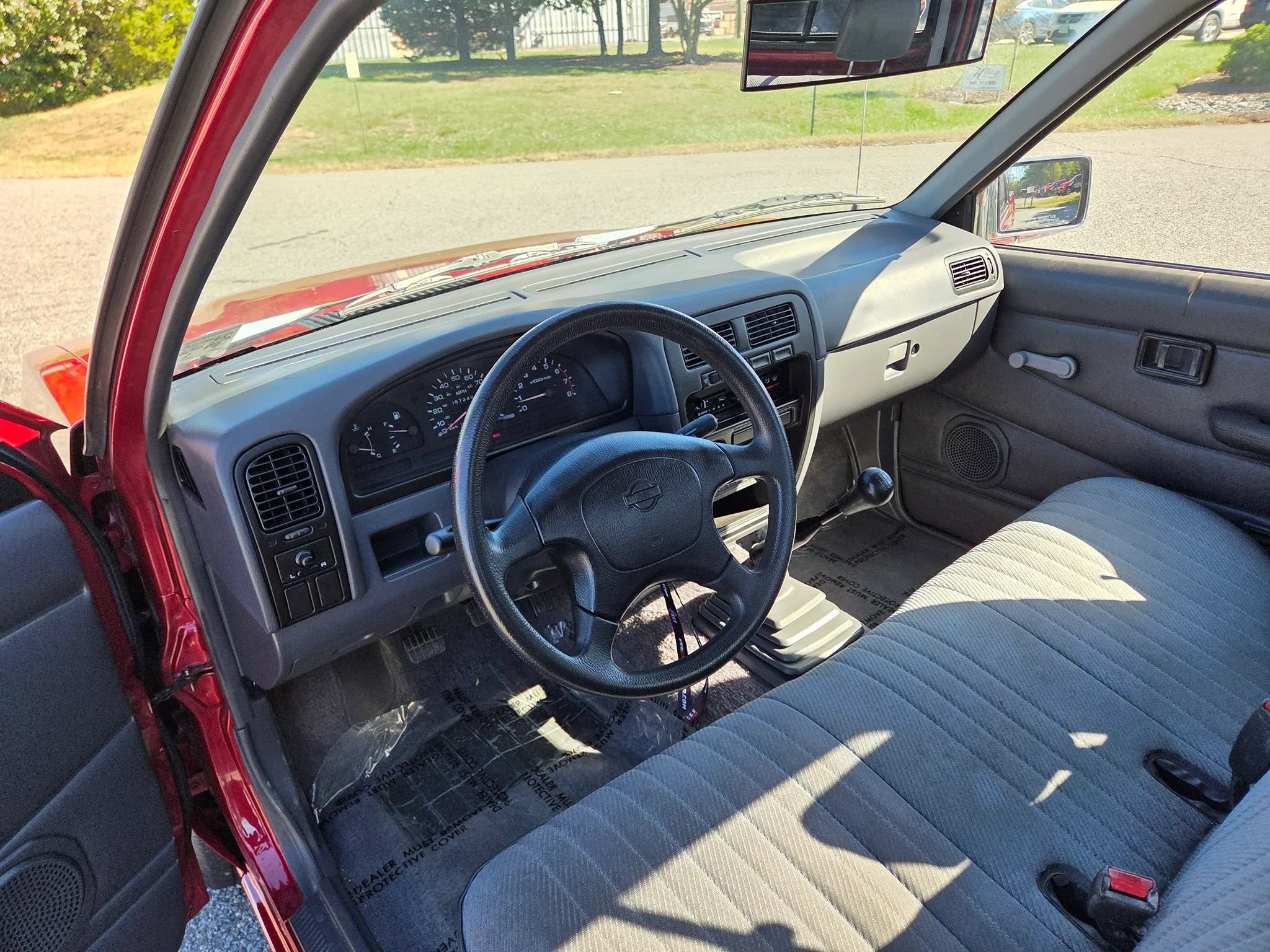 Used 1995 Nissan Pickup 2WD Regular Cab image 13