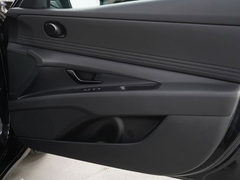 Certified 2025 Hyundai Elantra Sport image 9