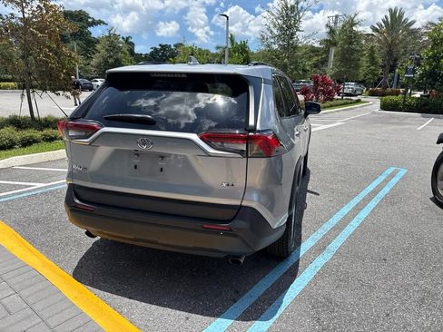 Used 2021 Toyota RAV4 XLE FWD image 7