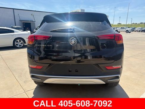 Used 2022 Buick Encore GX Select w/ Advanced Technology Package FWD image 4