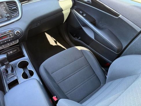 Used 2020 Kia Sorento LX w/ LX I4 Convenience Package image 29