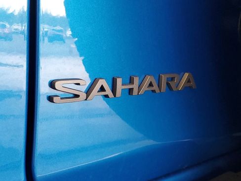 Used 2025 Jeep Wrangler Sahara image 7