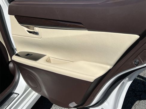 Used 2017 Lexus ES 350 w/ Luxury Package image 14