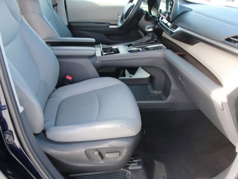 Certified 2024 Toyota Sienna XLE image 20