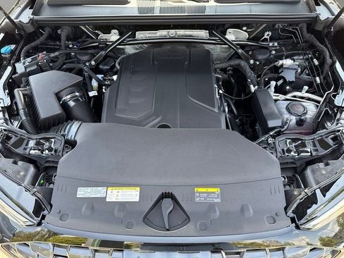 Used 2025 Audi Q5 Premium w/ Convenience Package image 8