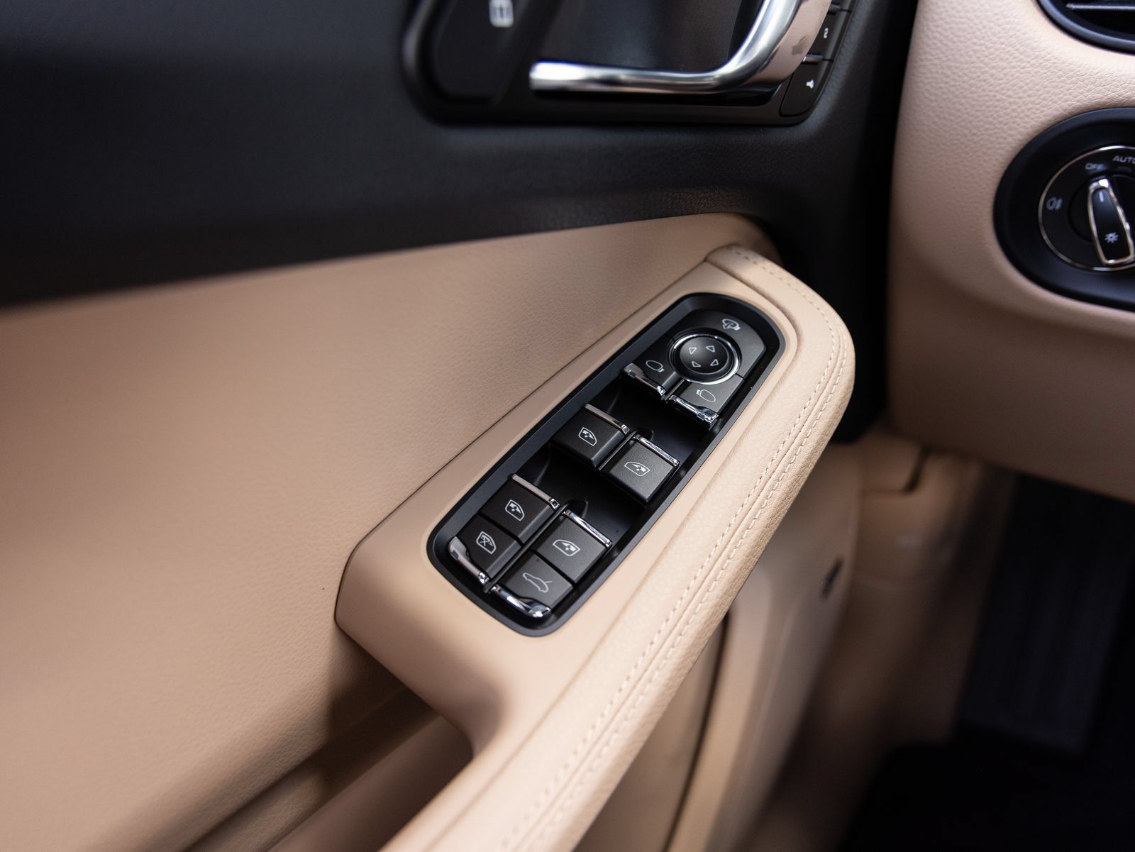 Certified 2026 Porsche Macan AWD/4WD image 21