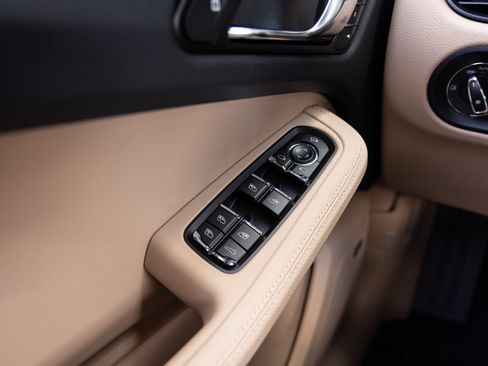 Certified 2026 Porsche Macan AWD/4WD image 21
