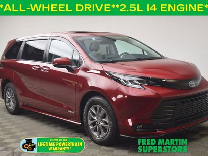 Used 2021 Toyota Sienna XLE