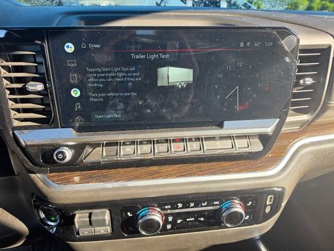 Used 2022 GMC Sierra 1500 Elevation w/ X31 Off-Road Package AWD/4WD image 18