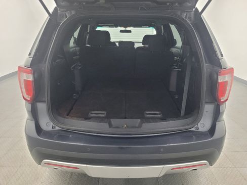 Used 2017 Ford Explorer XLT image 29