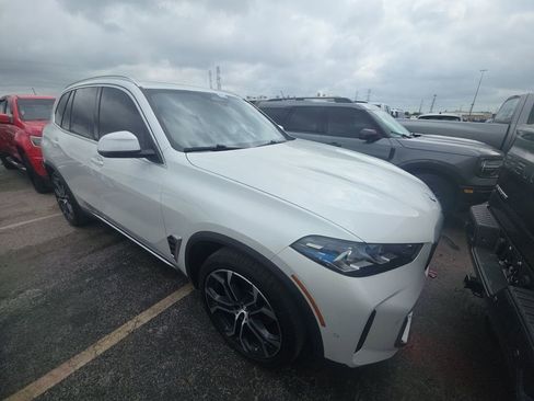 Used 2024 BMW X5 xDrive40i w/ Premium Package image 3
