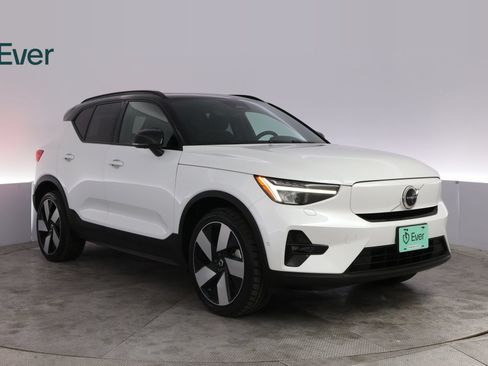 Used 2023 Volvo XC40 Recharge Plus w/ Protection Package Premier AWD/4WD image 13