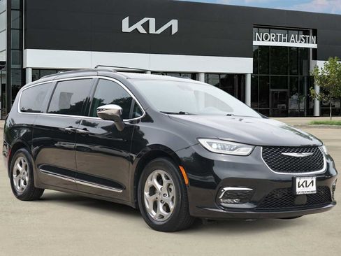 Used 2022 Chrysler Pacifica Limited FWD image 7