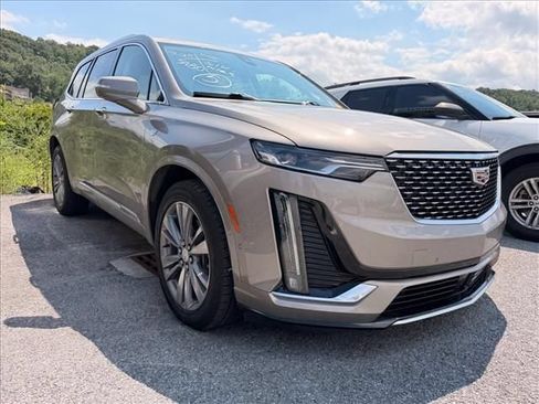 Used 2022 Cadillac XT6 Premium Luxury w/ Technology Package AWD/4WD image 7