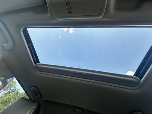 Used 2024 Nissan Frontier SL w/ Technology Package RWD image 18