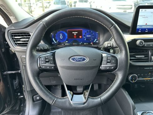 Used 2022 Ford Escape Titanium w/ Titanium Elite Package AWD/4WD image 20