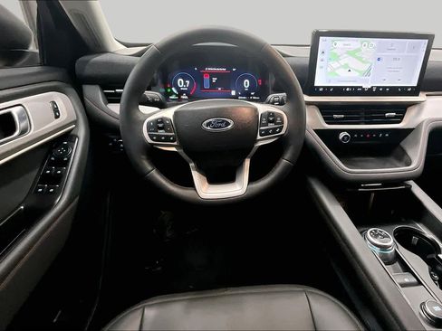 Used 2025 Ford Explorer Active w/ Active Comfort Package RWD image 6