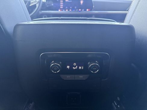 Used 2025 Chevrolet Suburban RST image 13