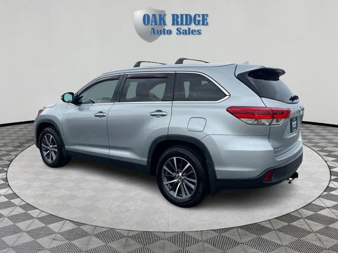 Used 2019 Toyota Highlander XLE AWD/4WD image 7