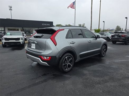 Used 2024 Kia Niro EX image 4