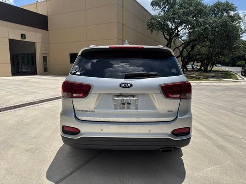 Used 2019 Kia Sorento FWD w/ LX Convenience Package image 3
