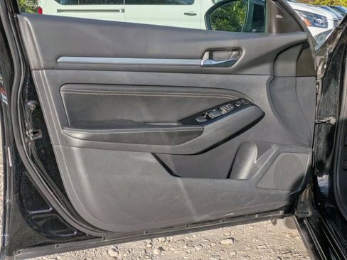 Used 2023 Nissan Altima 2.5 SL image 2