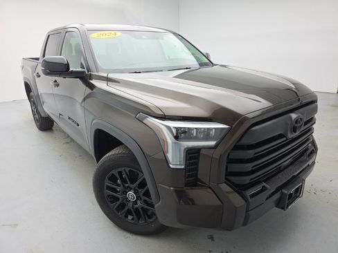 Used 2024 Toyota Tundra Limited AWD/4WD image 3