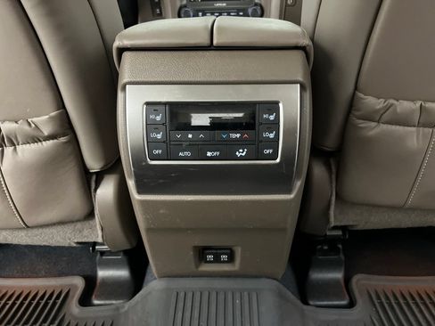Used 2022 Lexus GX 460 Premium w/ Accessory Package AWD/4WD image 26