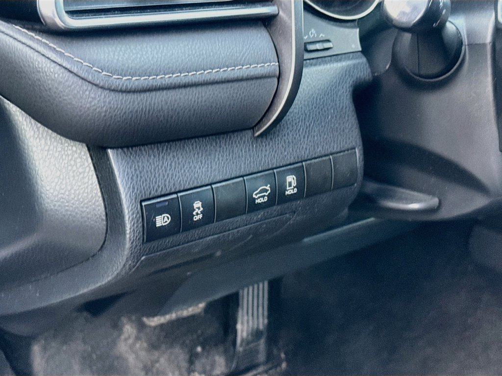 Used 2022 Toyota Camry XSE FWD image 11