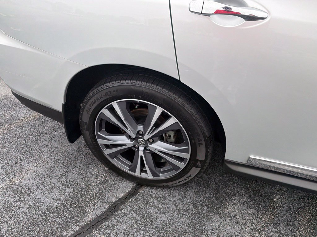 Certified 2019 Nissan Pathfinder Platinum AWD/4WD image 12