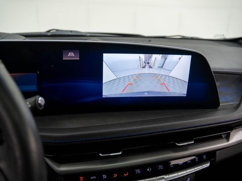 Certified 2024 Cadillac XT4 Sport image 32