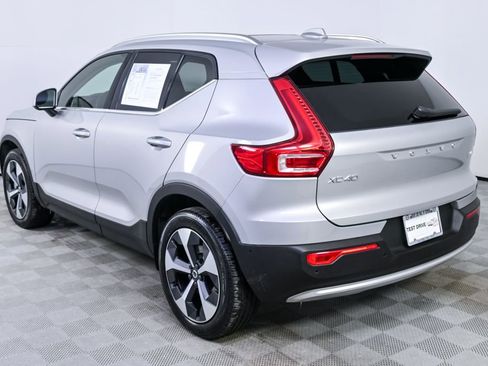 Certified 2025 Volvo XC40 B5 Plus image 4