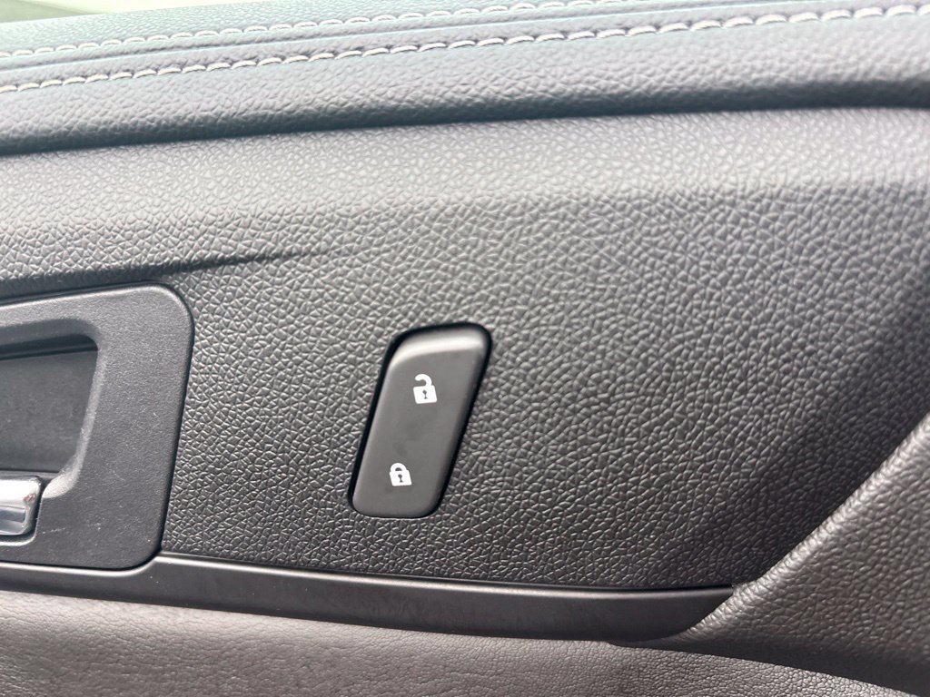 Used 2017 Chevrolet Traverse LT FWD image 17