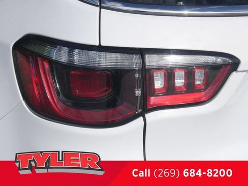 Certified 2025 Jeep Compass Limited AWD/4WD image 12