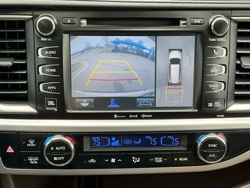 Used 2018 Toyota Highlander Limited Platinum image 13