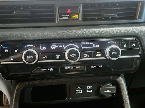 Used 2025 Honda Pilot Black Edition image 16
