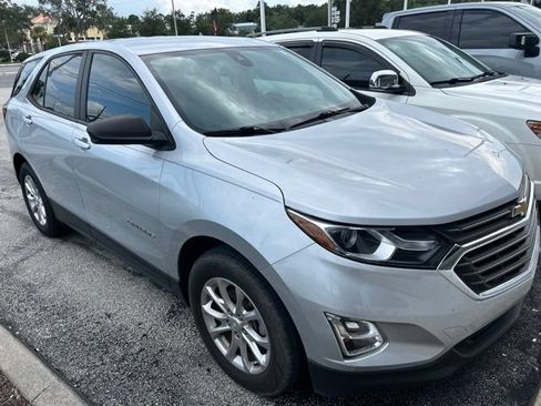 Used 2021 Chevrolet Equinox LS FWD image 2