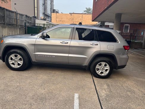Used 2015 Jeep Grand Cherokee Laredo AWD/4WD image 8