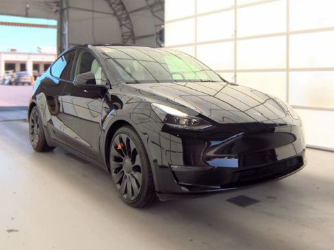 Used 2023 Tesla Model Y Long Range AWD/4WD image 3