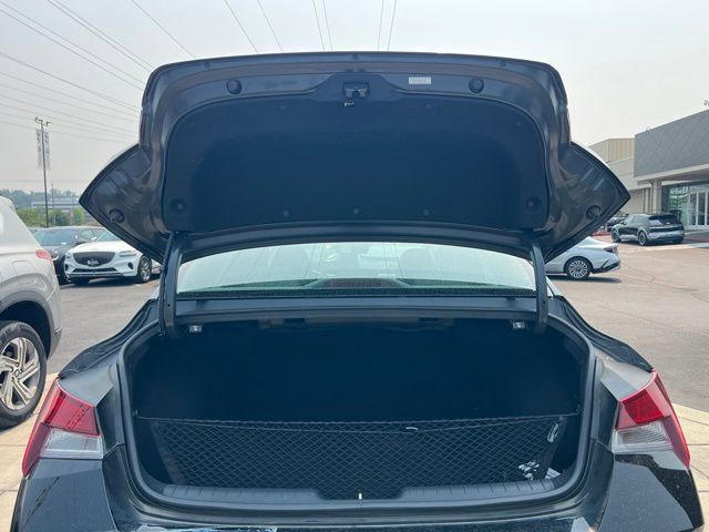 Used 2023 Hyundai Elantra SEL FWD image 9
