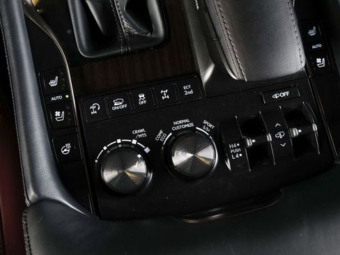 Used 2018 Lexus LX 570 4WD image 25