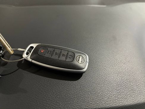Used 2025 Nissan Pathfinder SV FWD image 22