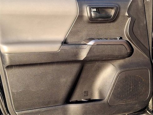 Used 2023 Toyota Tacoma TRD Sport image 11